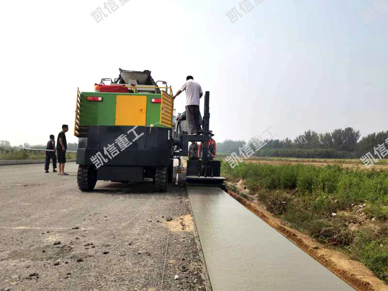 水泥砼护路石滑模成型机